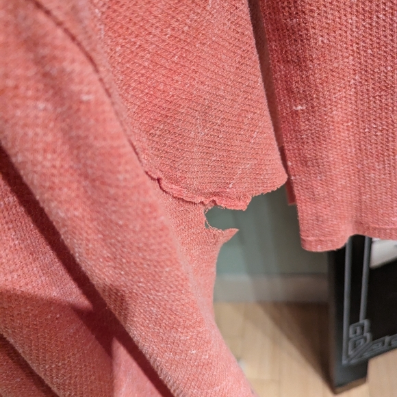 Free People The Incredible Thermal Long Sleeve Loose Wms Small Coral Red FLAW 33 - Picture 6 of 12